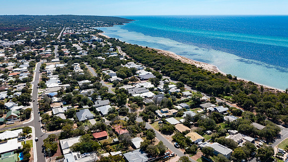28 PEPPERMINT GROVE 009