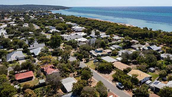 28 PEPPERMINT GROVE 004