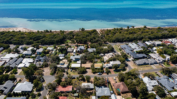 28 PEPPERMINT GROVE 008