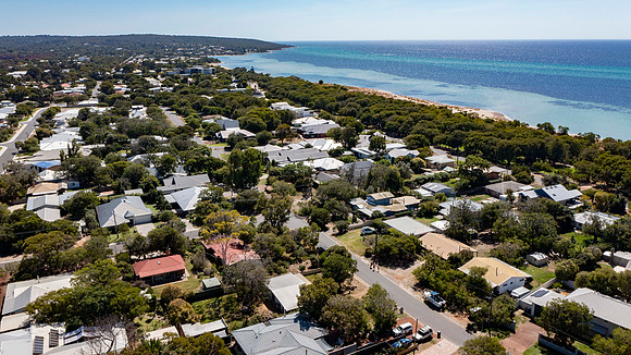 28 PEPPERMINT GROVE 005