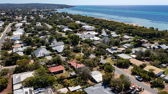 28 PEPPERMINT GROVE 003