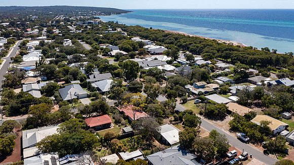 28 PEPPERMINT GROVE 003