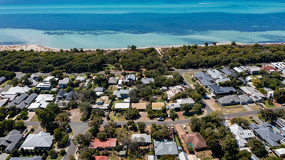 28 PEPPERMINT GROVE 008