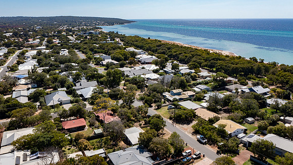 28 PEPPERMINT GROVE 005