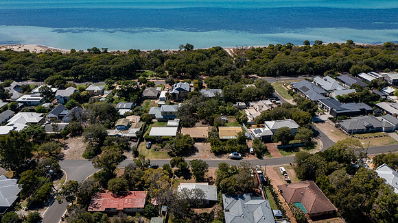 28 PEPPERMINT GROVE 002